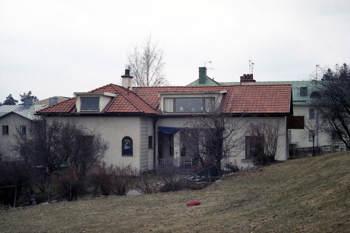 Bildsvit tagen v&aring;rvintern 1972 i Arvika.   Styck&aring;sgatan 26. 