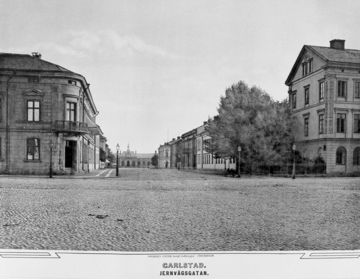 Bilderna kommer från ett planschverk över Karlstad utgivet av Johannes Jaeger 1884. Museets exemplar är en hyllningspresent till avgående landshövdingen Henrik Gyllenram som tillträdde 1873 och avgick den 1 maj 1885.