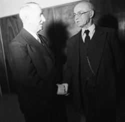 Vardens arkiv. "Gamle og nye formann i styret for Skiens Gam