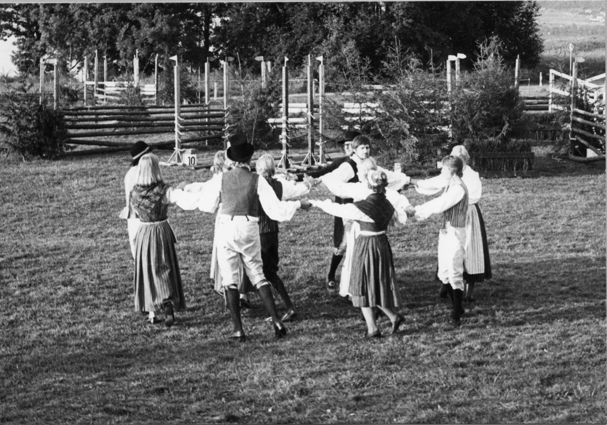 Folkdansuppvisning vid VM i Modern femkamp, Jönköping.