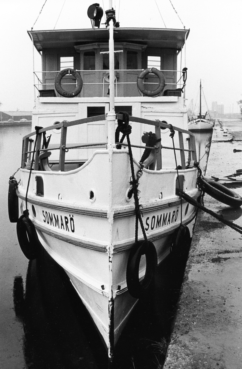 Båten "Sommarö" som trafikerade Gävle - Limön
Från utställningen "Gävlar i stan" på Gävle Museum 1967.