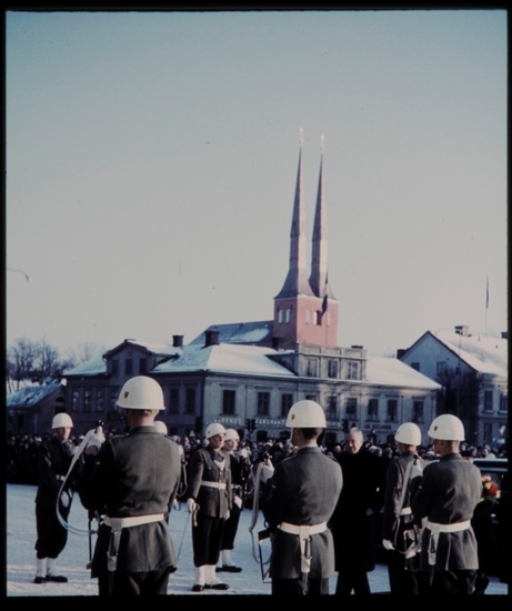 Hedersvakten uppställd på Stortorget i Växjö. Kungabesök, 1960.