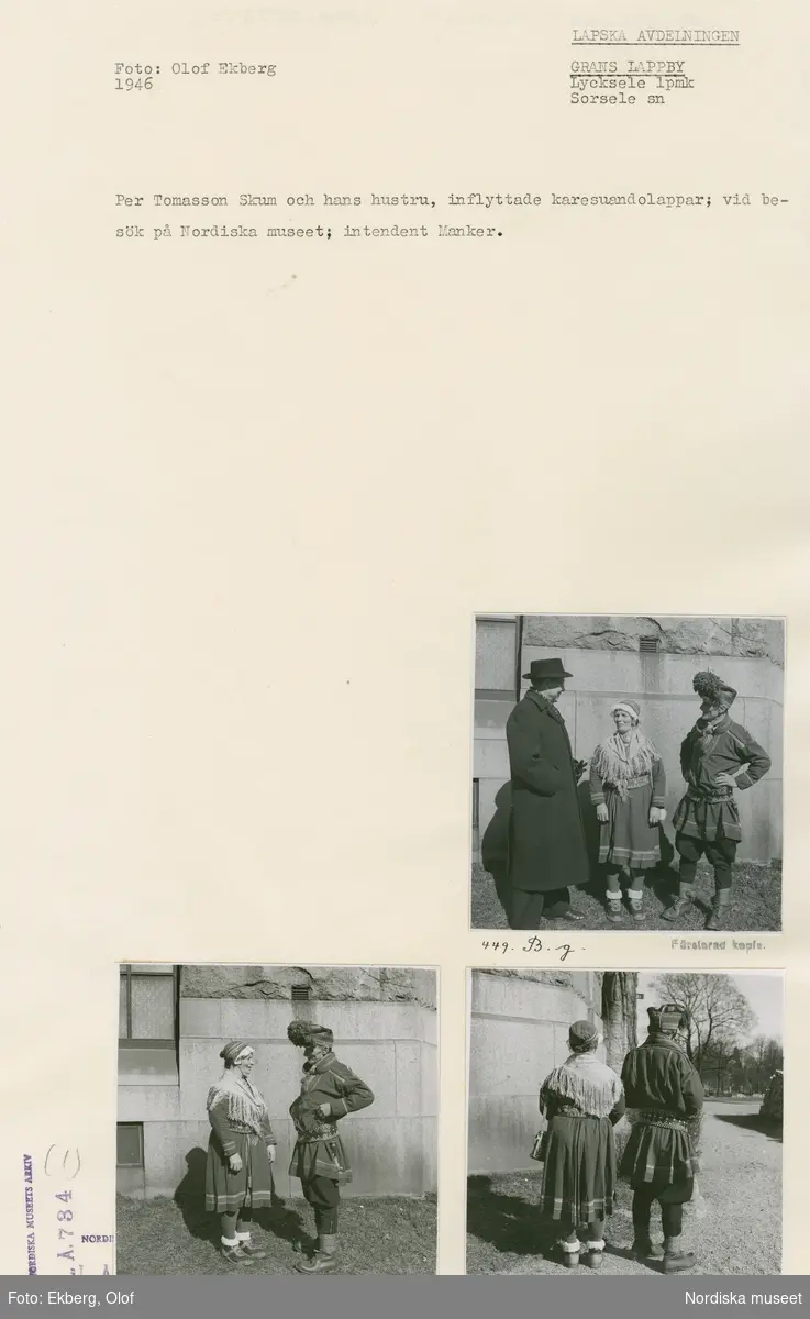 Helt ark med tre monterade bilder som visar Per Tomasson Skum och hans hustru, inflyttade samer från Karesuando, vid besök på Nordiska museet. På en av bilderna medverkar även Ernst Manker.