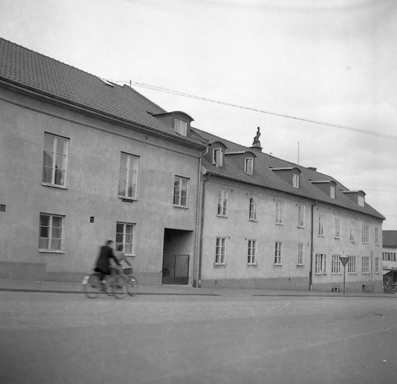 Foto på värnamo stadshotell (?), snett från sidan.