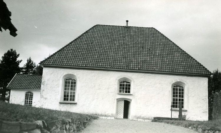 Tannåkers kyrka.
Kyrkan, som sannolikt är den tredje i Tannåker, uppfördes 1793 av Nils Widman från Össlöv i Berga socken. Föregångaren var en träkyrka som befann sig i alltför dåligt skick.

Nuvarande stenkyrka som är uppförd i nyklassicistisk stil består av ett rektangulärt långhus med rakavslutat kor i öster och en sakristia i norr och ett vapenhus av trä framför västra ingången. Ingång finns även mitt på sydsidan.