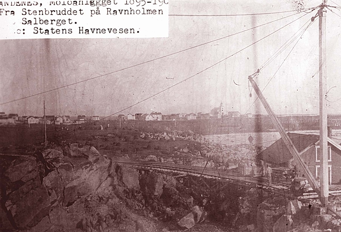 ANDENES: MOLOANLEGGET 1895-1904.STEINBRUDD PÅ RAVNHOLMEN/SALBERGET.