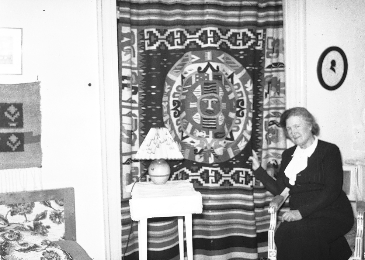 Maja Sandler, Landhövdingskan, december 1943. Rickard Sandler, Landshövding i  Gävleborgs län 1941 - 1950