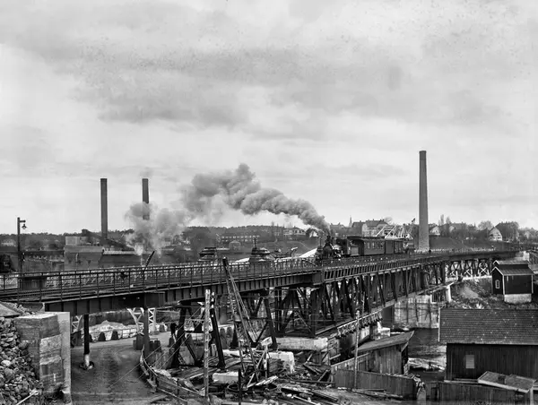 Sarpsbrua i Sarpsborg mot Hafslund i Skjeberg. Vestre linje 