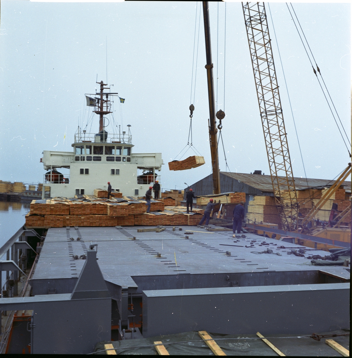 Lastning eller lossning av fartyg, april 1974
Scandinavian Continental Line AB

