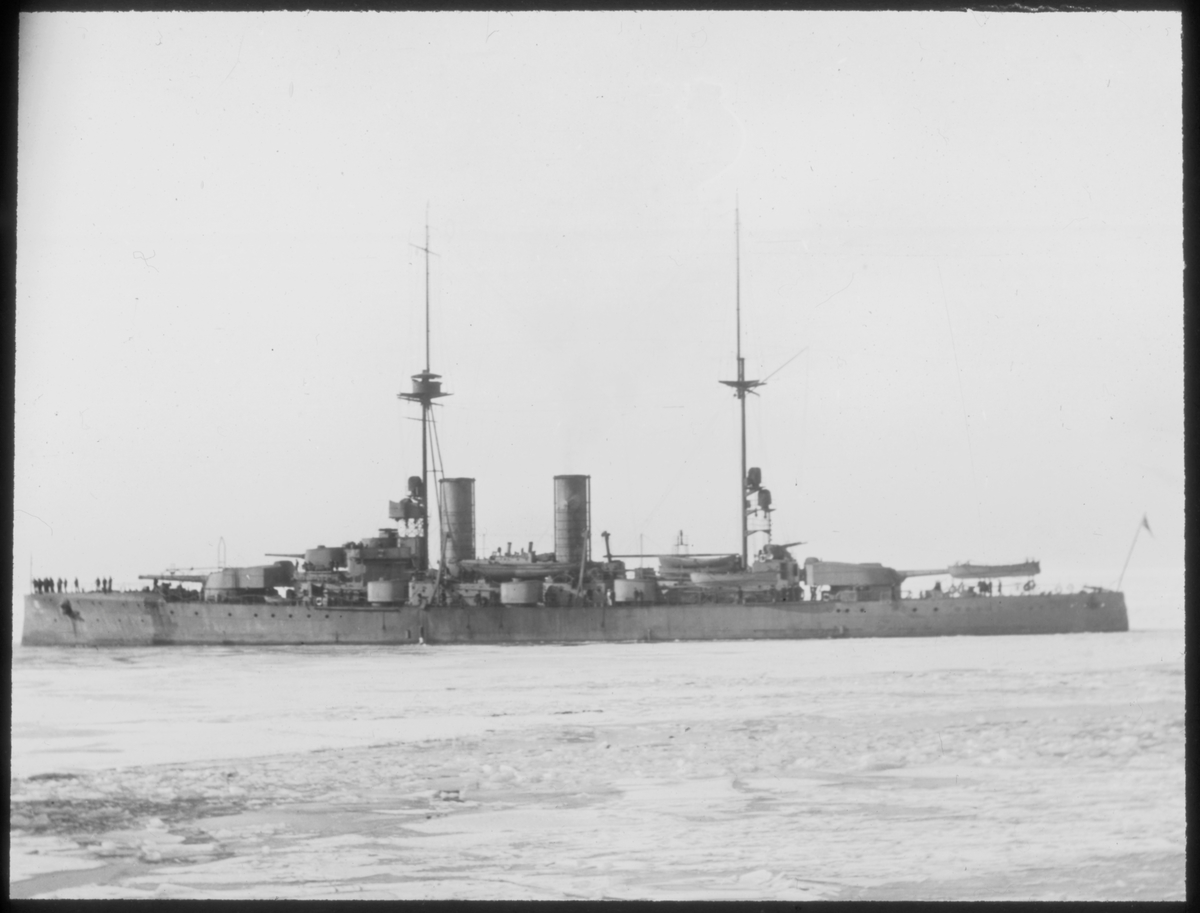 Pansarskeppet SVERIGE, fotograferat under Ålandsexpeditionen 1918