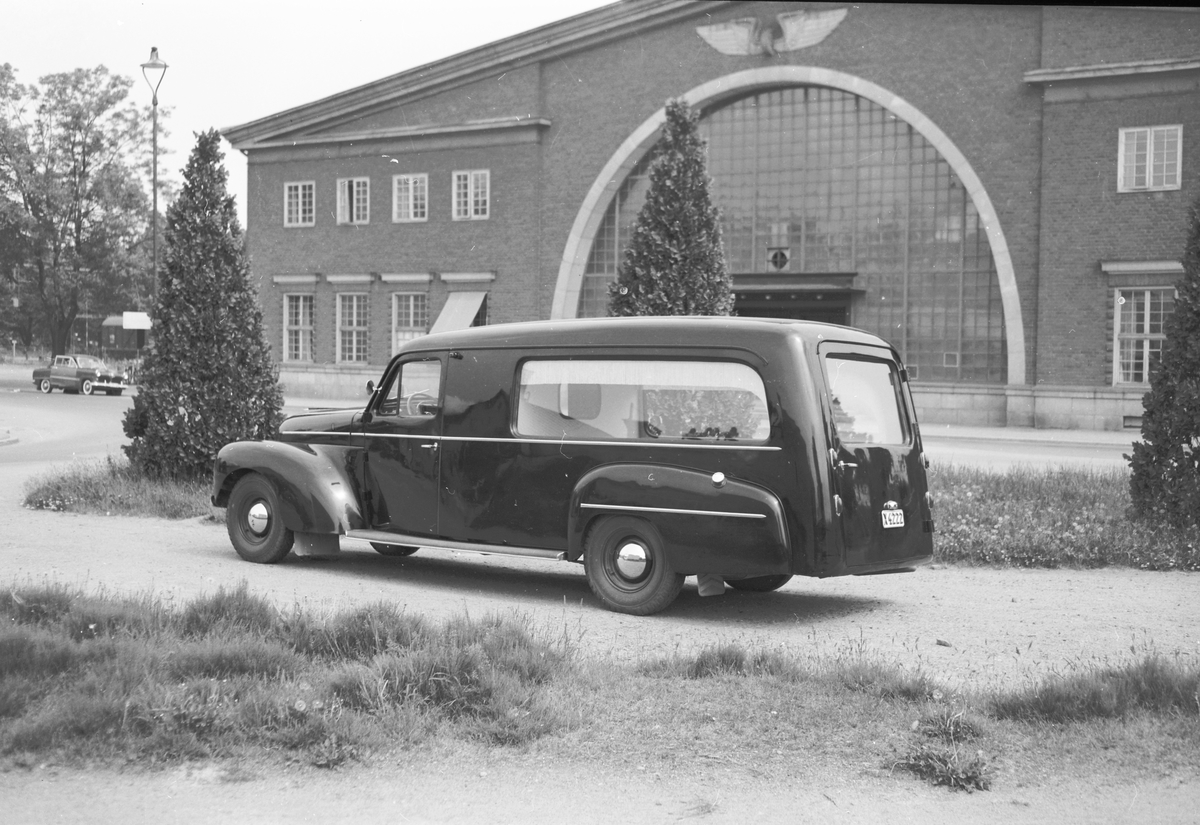 Valbo Verkstad. Begravningsbil, PV833/834: 1950-58, 2081 cars built, commercial chassis.