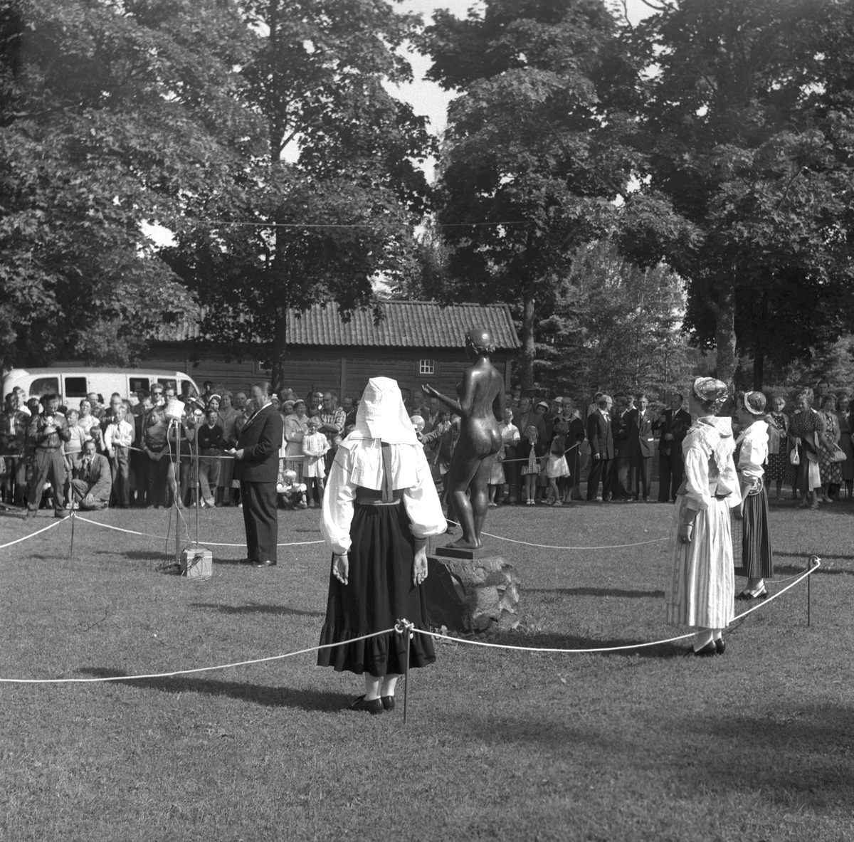 100-årsjubileum. 1855-1955. Korsnäs AB. Avtäckning av skulpturen "Nymf" i Holmsundsparken
