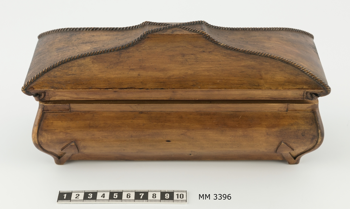 Modell av Amrial "af Pukes" sarkofag. Pukes stoft finnes på Göholv gård invid Ronneby. Sarkofagen är tillverkad av virke från linjeskeppet Dristighetens köl.