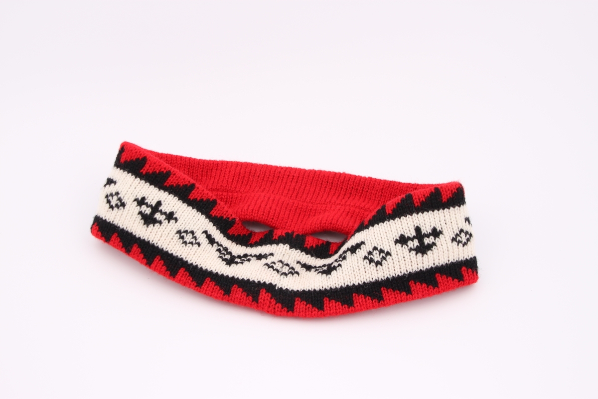Mønstret pannebånd i svart, hvitt og rødt.