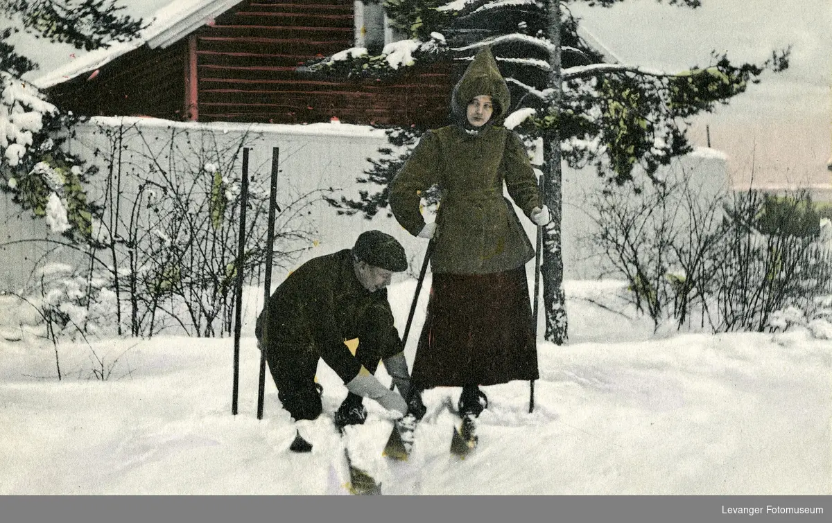 Postkort av  skiløpere brukt som julekort.