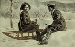 Julekort. Jule-og nyttårshilsen. Kvinne og mann på kjelke. G