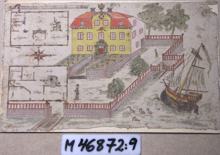 Akvarellmålning.
Planskisser samt exteriörskiss på Petershem. Intill den omhägnade gårdsplanen skymtar delar av vatten, 
på vilket en ålderdomlig båt med segel guppar fram.