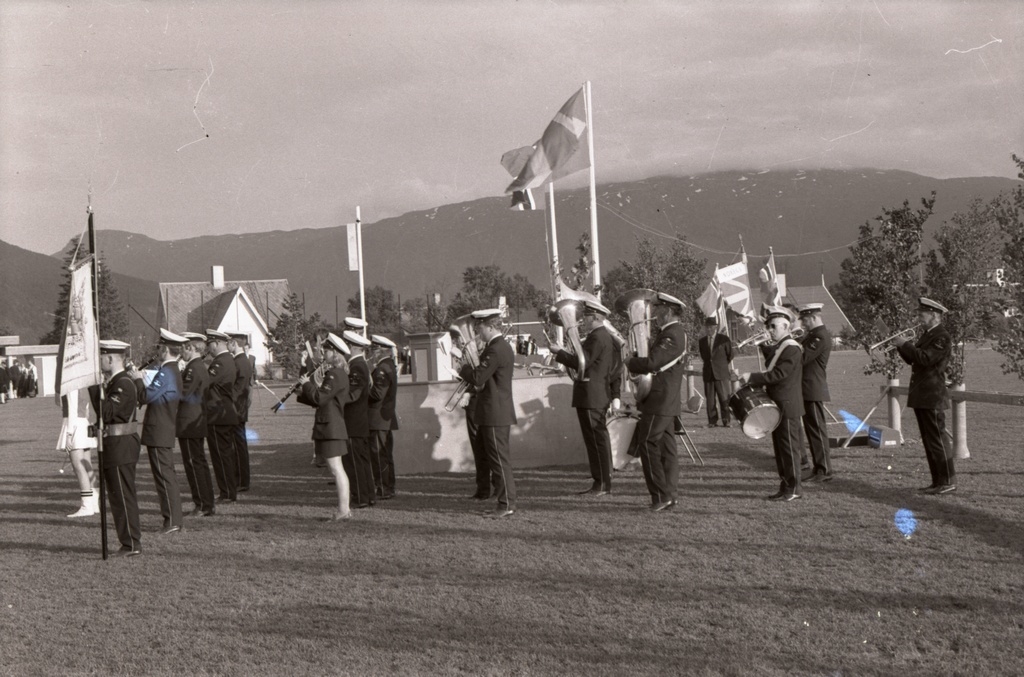 Noregs Ungdomslag landsstevne i Narvik.
B.U.L. ( bonde ungdoms lag ), opptog, march.
