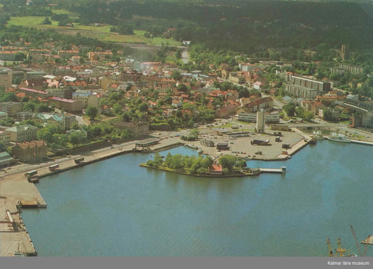 Flygbild över hamnen i Oskarshamn.