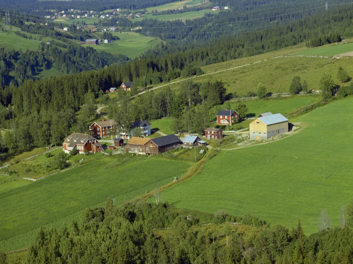 Bauker gård og pensjonat, oversiktsbilde av dalen, Øverbygda, Østre Gausdal