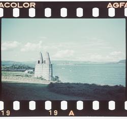 Slagskipet Gneisenau utenfor kalkovnene på Nesset.