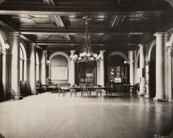 Drammen
Interiør fra Drammens børs.  Var en varebørs i Dram