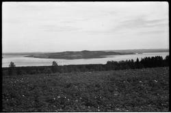 Utsikt over Mjøsa mot Helgøya fra et sted i Nordlia, Ø.Toten