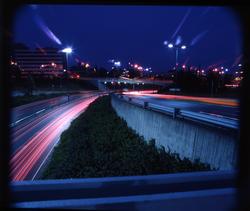 Trafikk og lys om natten reklamefoto Norsk Data