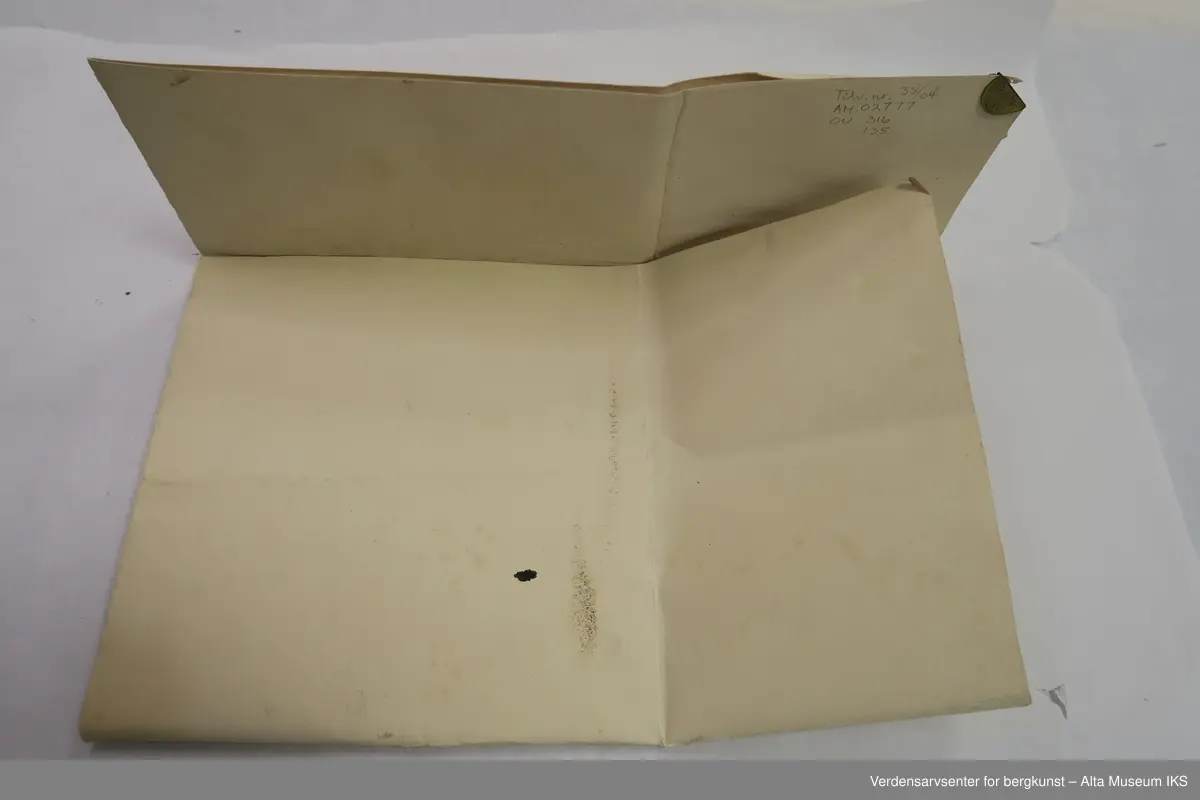 Rektangulær ark med tegninger og skrift.