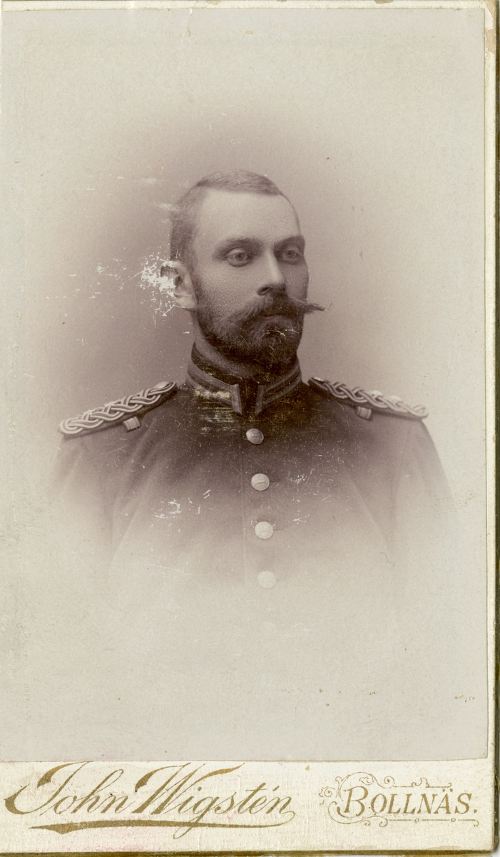 Porträtt av Emil Valdemar Carlén, underlöjtnant vid Hälsinge regemente I 14.