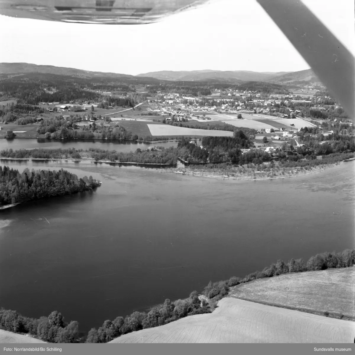 Flygfoton över Matfors med omnejd. Bilderna är tagna vid Ljungan mellan Bällsta och Runsvik.