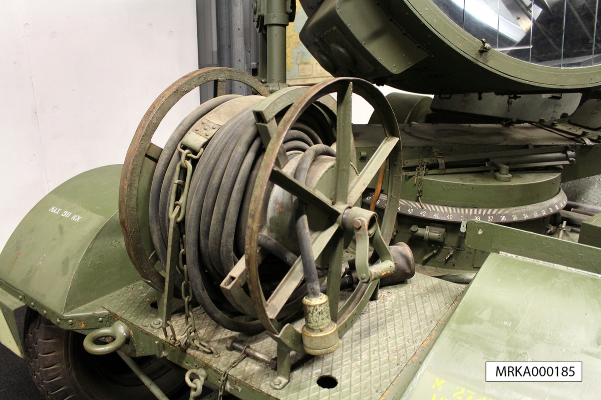 Kablage för att ansluta Manöverapparat 102 till 15 cm strålkastare m/1937-38.
Kabellängd 50 meter.