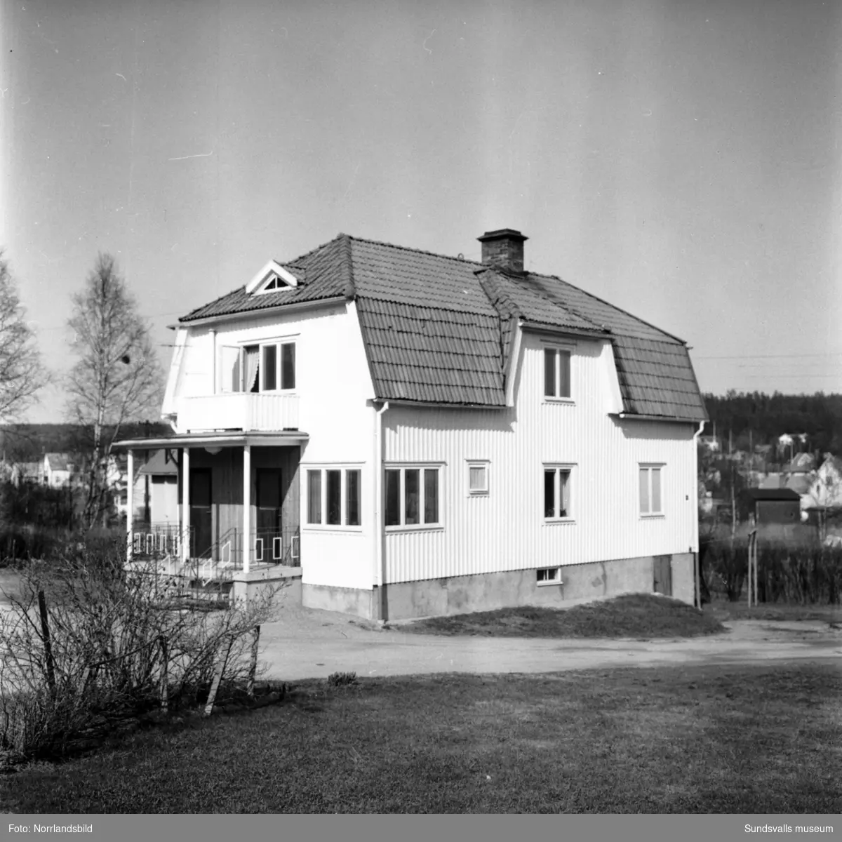 Slaktare J. P. Mobergs ena hus på Medborgargatan 15 (Riddargatan) i västra Skönsberg. Här och på granntomten (13) drevs slakteri och åkeri.