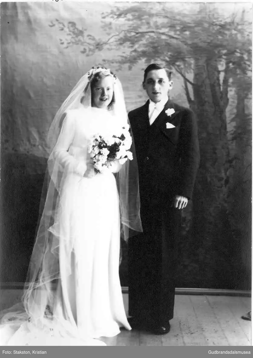 Brudeparet Per Hosar (f. 1917) og Aase Hosar (f. Ødegård 1919)