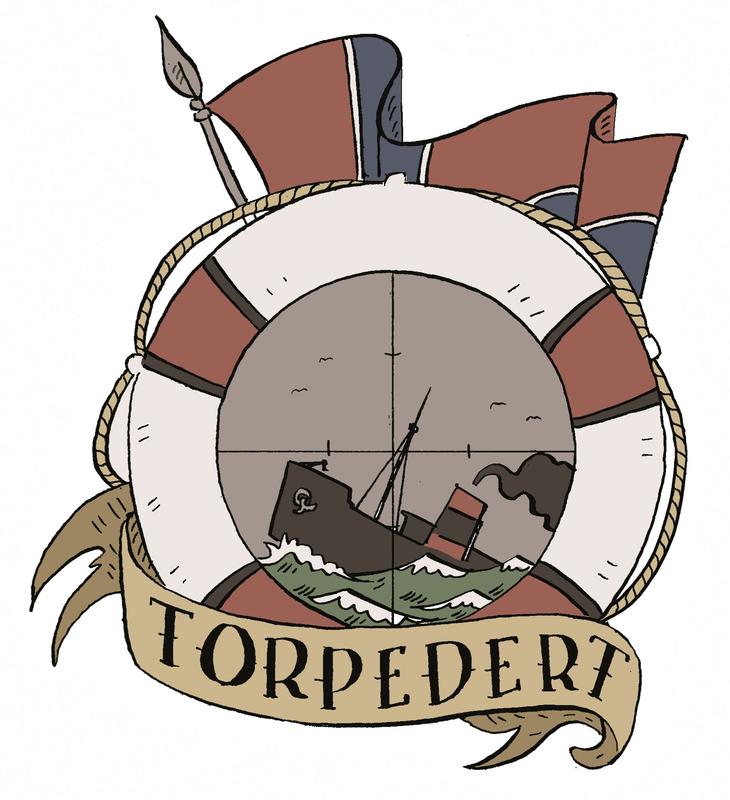 Vignett til utstillinga "Torpedert": I midten synkende dampskip i siktekorn, omgitt av livbøye. Bakom norsk flagg, foran bånd der det står "Torpedert".