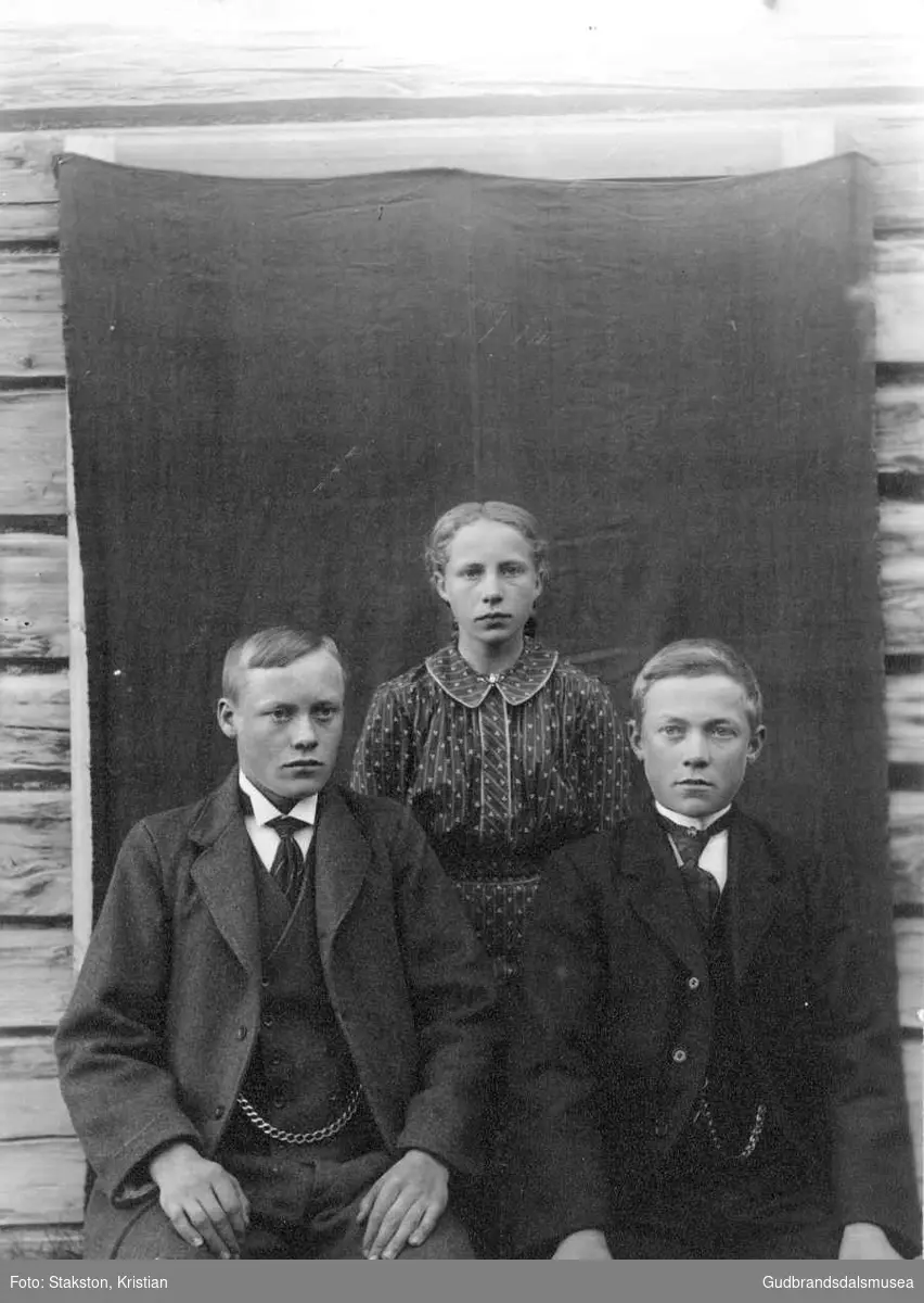 F.v.: Hans Forberg (1895-1918), Agnes Forberg (f. 1900 g. Auale) og Pål  Forberg (f. 1897)