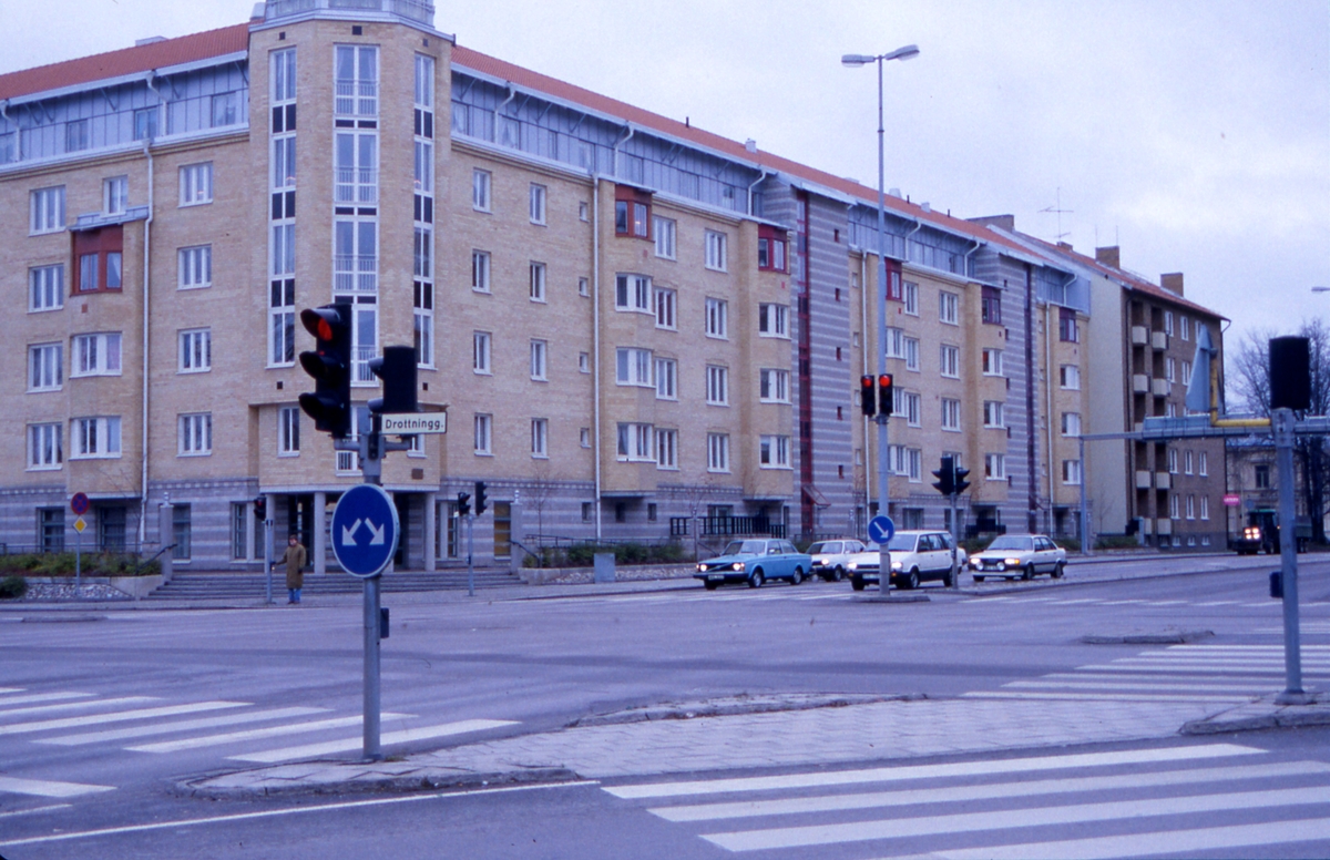 Orig. text: Hörnhuset Hamngatan / Drottninggatan. 92-12-02. - Bild ...