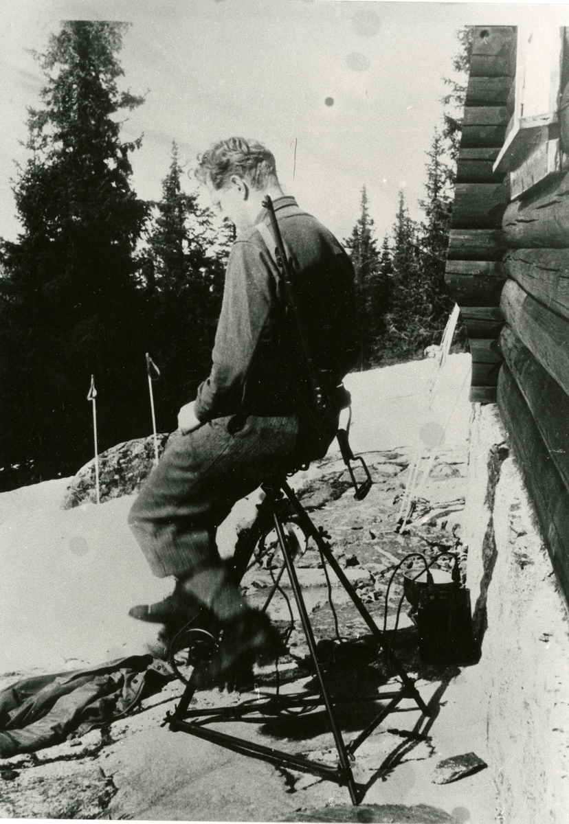 Bjarne Holth-Larsen. Han gikk under dekknavnet " Håkon " under krigen.