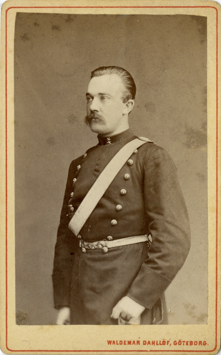 Porträtt av Oskar Karlberg, löjtnant vid Göta artilleriregemente A 2.