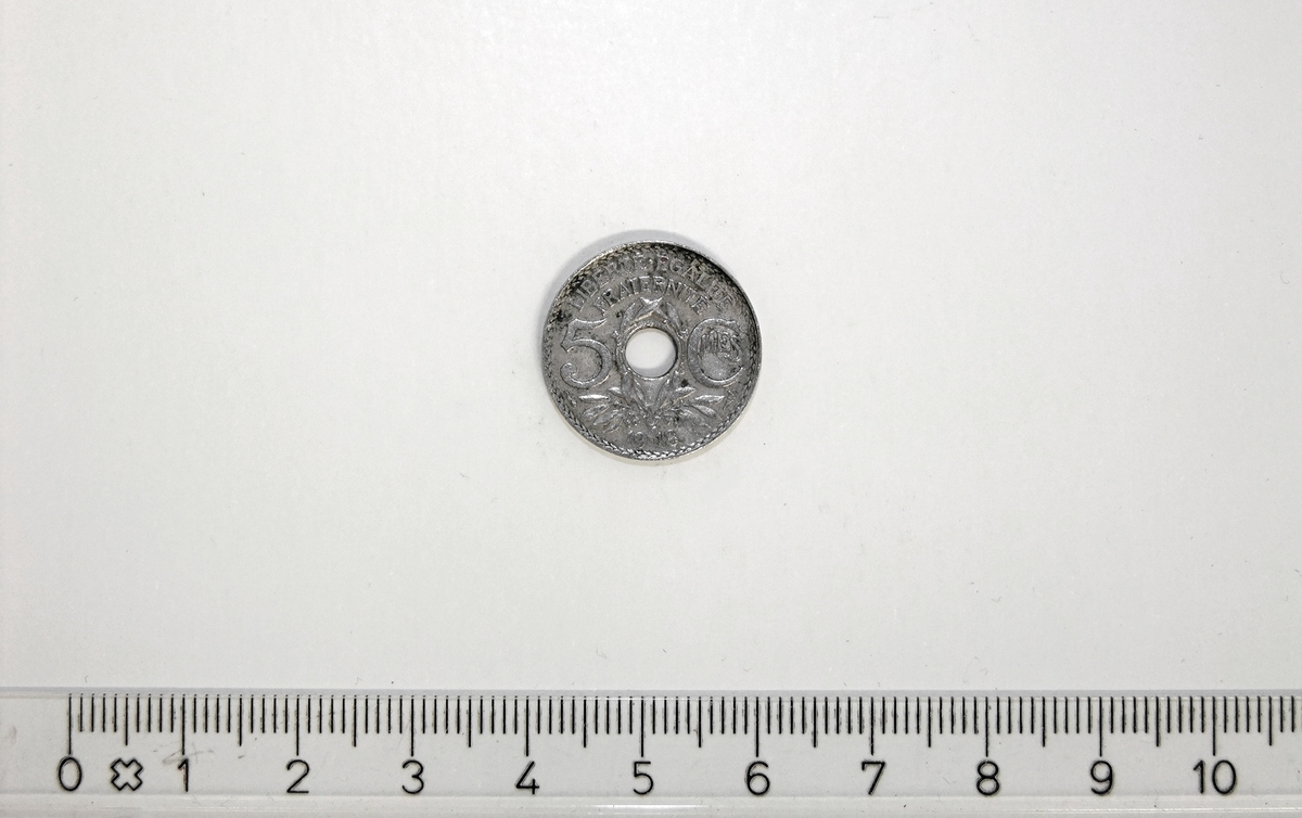 5 Centimes  (5 Cmes),  FRANKRIKE,  1923,  Kobber-Nikkel.

Form:  Sirkulær