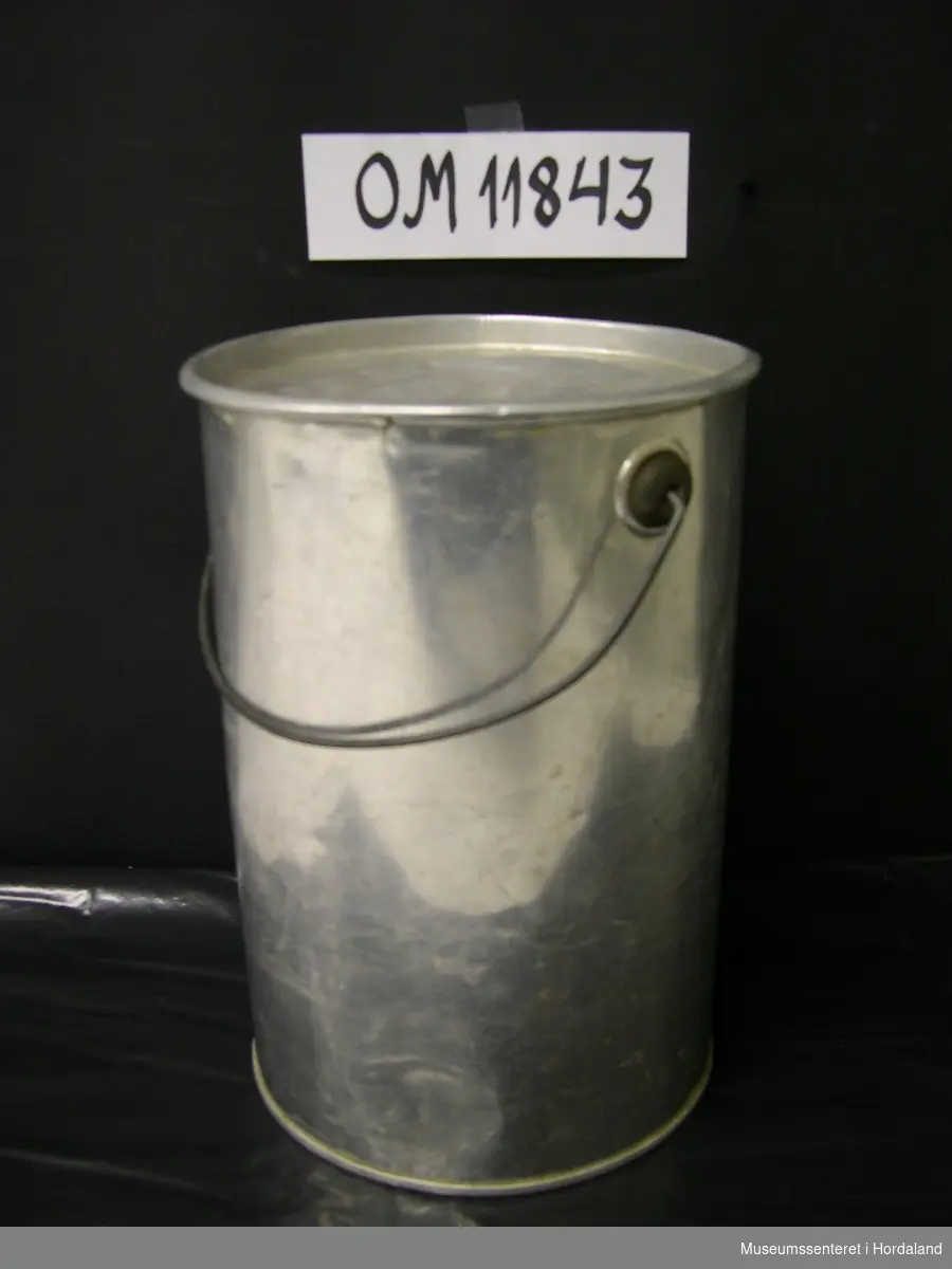 Form: Sylinder m/ lôk og hank
