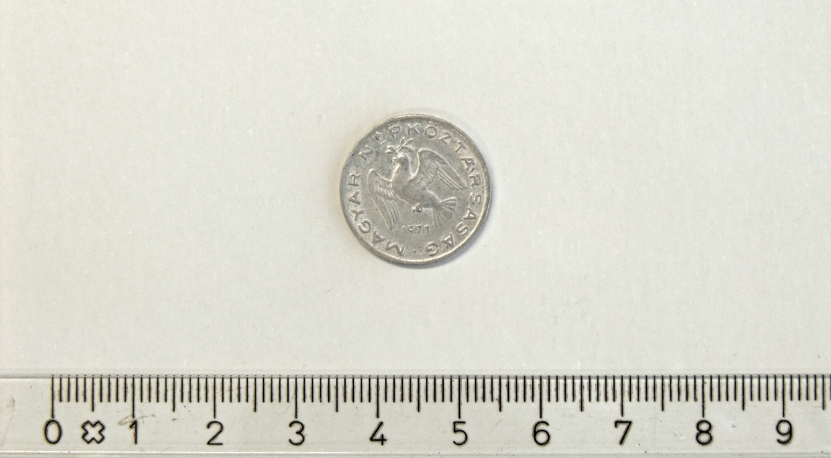 10 Fillér,  UNGARN,  1971,  Aluminium.

10 Fillér = 1/10 ungarsk Forint

Form:  Sirkulær