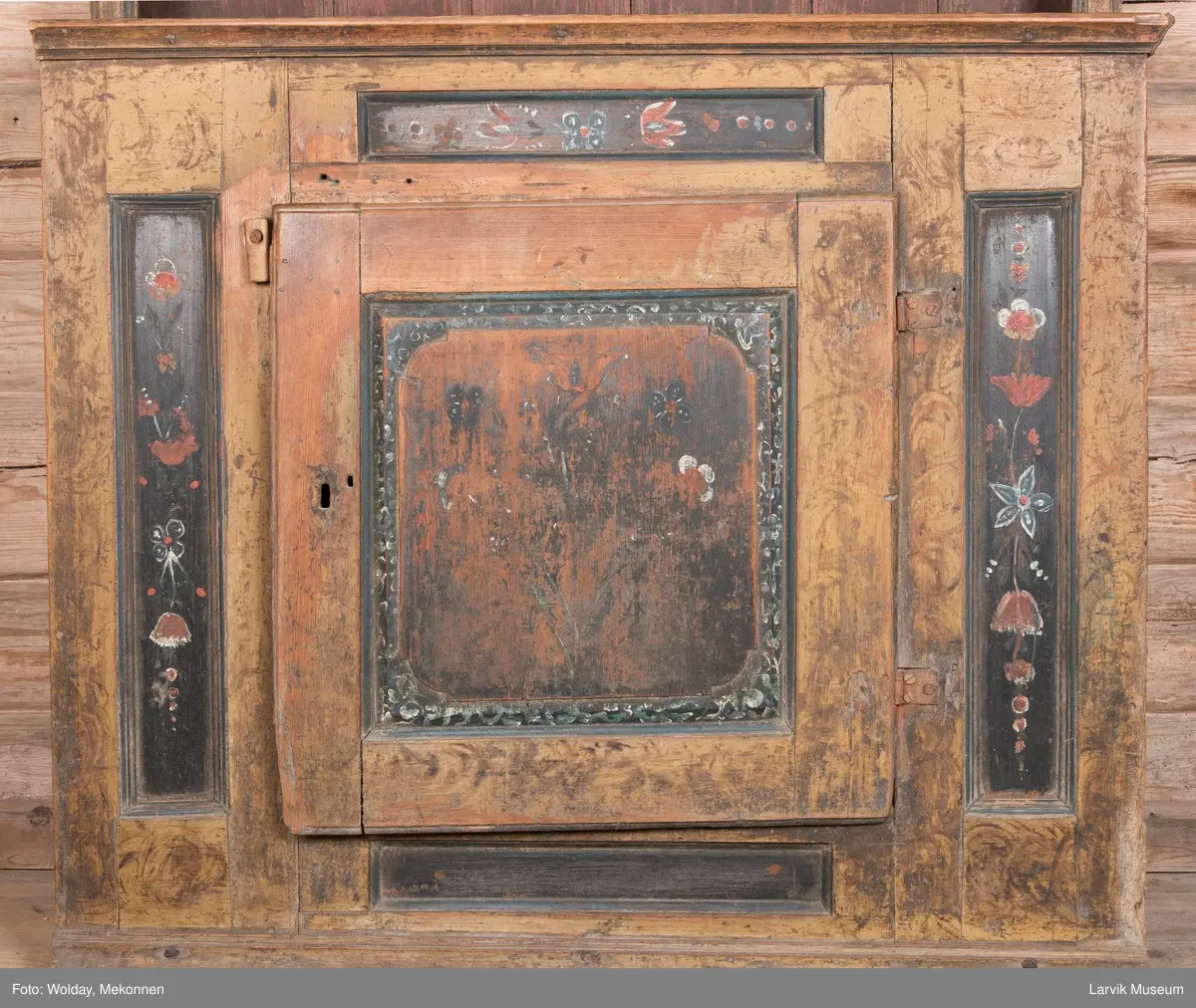 blomster på sort bunn