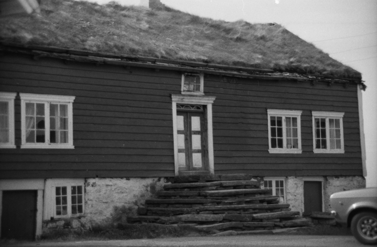 Dokumentasjonsbilder i serie av Ellingstova på Molnes, Vigra.