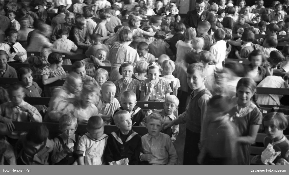 Forsamling av barn, Levangerdagene i 1936.