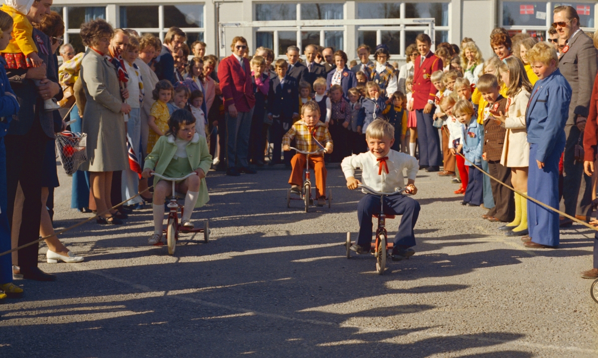 17.maifeiring, Strømmen, reportasjebilder