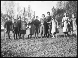 "234. Vanførehjemmet. Endel av de vanføre sammen med  vikarl