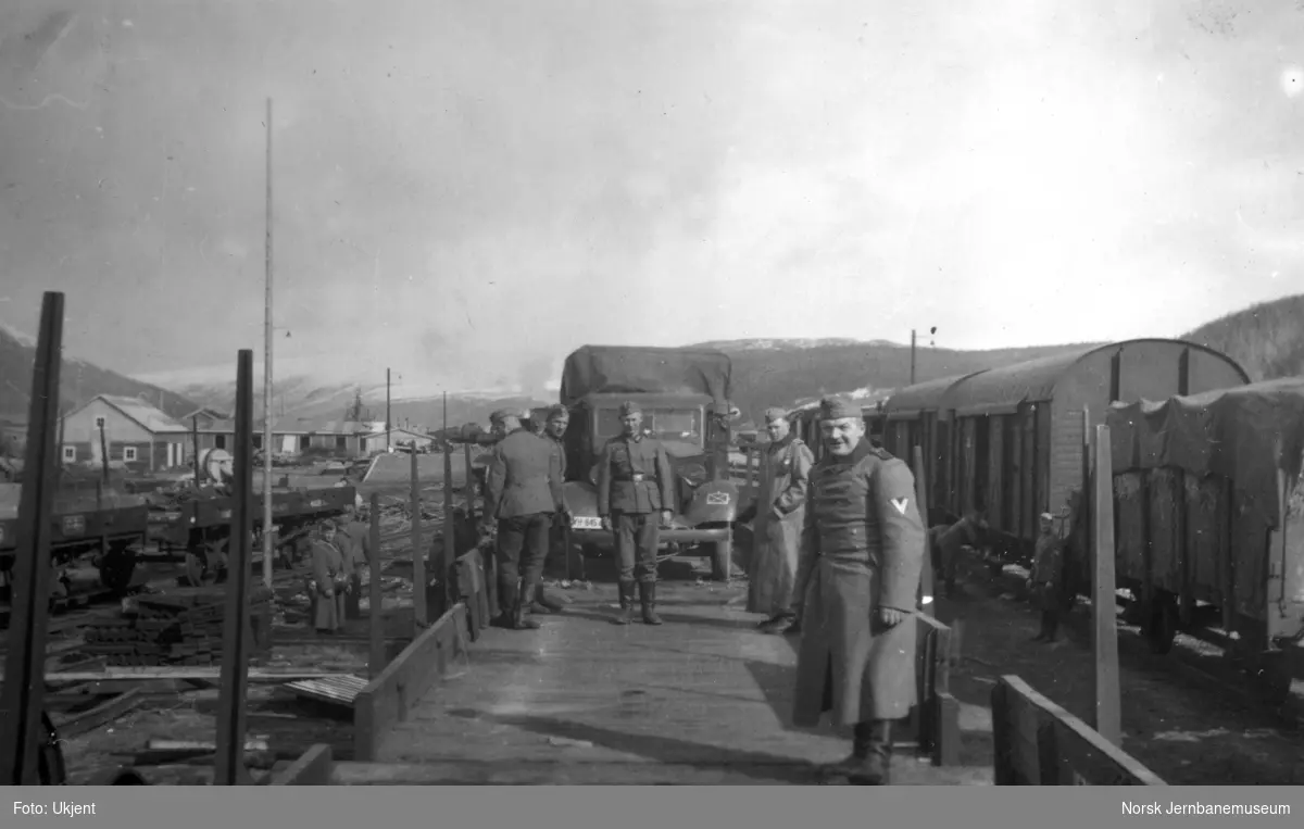 Lossing av vogner på Mosjøen stasjon under 2. verdenskrig