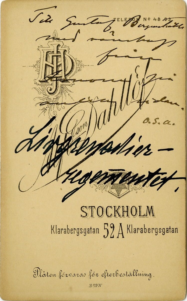 Porträtt av Per Adolf Emil Mohlin, officer vid Första livgrenadjärregementet I 4.

Se även bild AMA.0021742 och AMA.0021770.