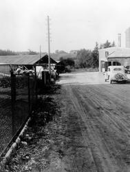 Meieriutsalget til Mysen meieri i Eidsberg  til høyre, til v